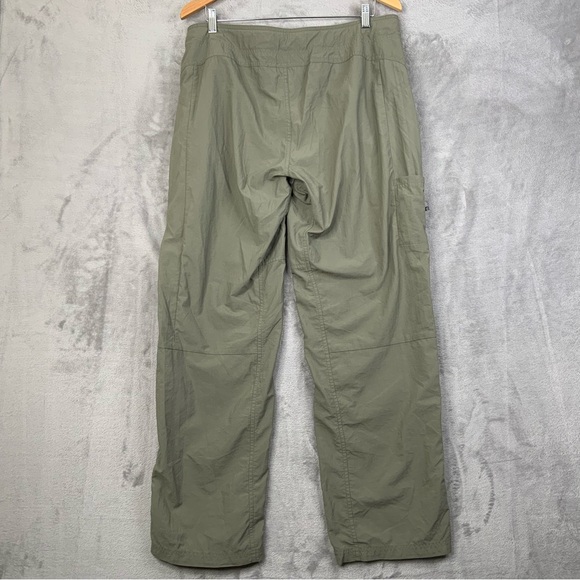 Mountain Hardwear Women’s Green Cargo  Hiking Pants. Size 14/32. - Picture 2 of 9
